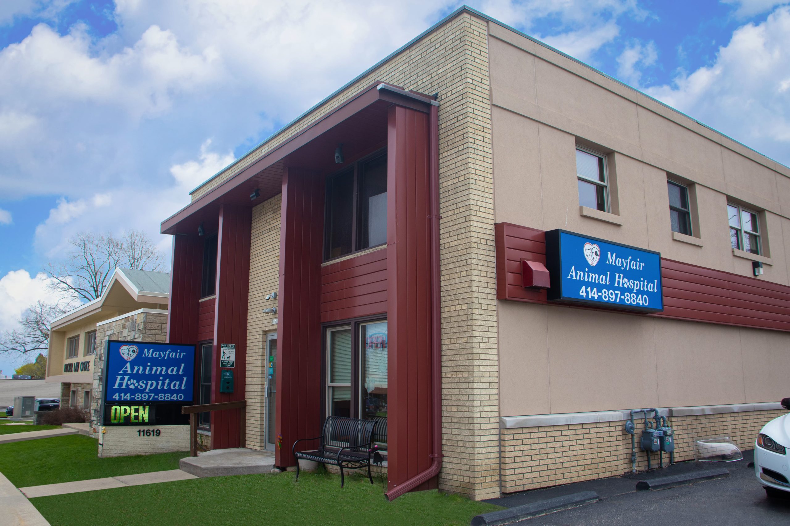Our Hospital | Mayfair Animal Hospital & ER in Wauwatosa, WI